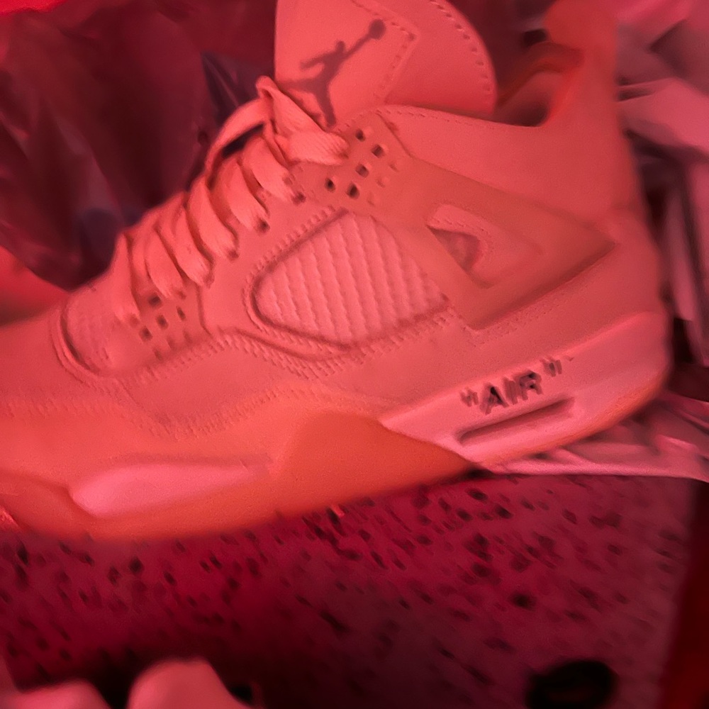 Jordan 4s off whites size 9.5